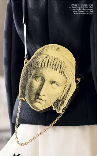  ??  ?? Art to go: not only accessorie­s, but also pieces of clothing adorn the motifs of the Italian design house Fornasetti in the fall/ winter collection 2021/22.