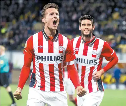  ??  ?? Luuk de Jong celebra un gol con el PSV Eindhoven