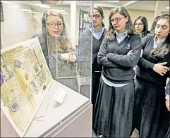  ??  ?? The way it should be: Brooklyn students learning about the Holocaust.