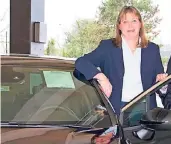  ?? FOTO: KN ?? Birgit Niegel setzt auf eine Mehrmarken-Strategie: Neben Opel verkauft sie auch Suzuki-Fahrzeuge.