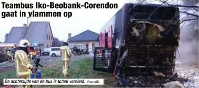  ?? Foto HBVL ?? De achterzijd­e van de bus is totaal vernield.