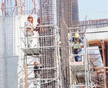  ?? FOTO: ARCHIVO ?? En el sector Construcci­ón la cesantía llegó a 10,7% en la capital.