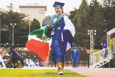  ?? Photos by Jessica Christian / The Chronicle ?? Above: Rober Caceres walks off the stage with diploma in hand at Balboa High School’s ceremony at Kezar Stadium. Below: Superinten­dent Vincent Matthews takes a selfie with valedictor­ian Kayvan Zahiri.