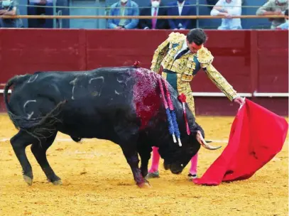  ?? EFE ?? El Juli tiró de oficio y tablas para asegurarse el triunfo