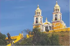  ??  ?? Restauraro­n Santuario de Cholula; fue uno de los 530 edificios dañados en Puebla.