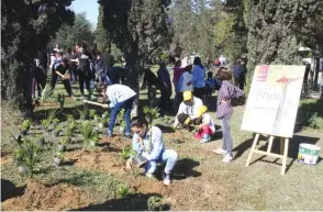  ?? Photo : S. KOCHBATI ?? Le Parc du Belvédère regorgeait hier de familles, scouts et enfants