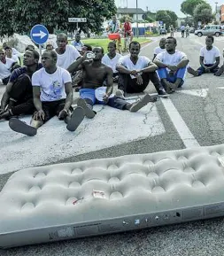  ?? La rivolta ?? La protesta che i profughi avevano inscenato ad Eraclea