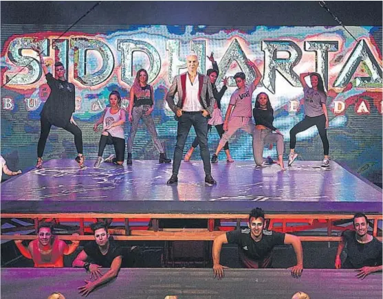  ??  ?? Otra gran apuesta. Flavio Mendoza readaptará la comedia musical “Siddharta” al estilo de Carlos Paz, sumándolo al Flaco Pailos.