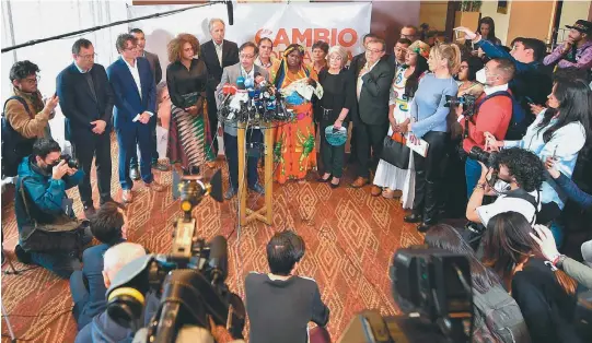  ?? / EFE ?? Gustavo Petro está consolidan­do una gran coalición denominada “frente amplio”, con la que alcanzaría las mayorías en Cámara y Senado.
