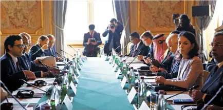  ?? AP-Yonhap ?? French Foreign and European Affairs Minister Stephane Sejourne (left) and German Foreign Minister Annalena Baerbock attend a conference in Paris, Monday.