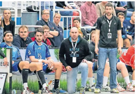  ?? ARCHIVFOTO: HEINZ J. ZAUNBRECHE­R ?? Erik Wudtke (kniend) in seiner Zeit beim TSV Bayer Dormagen. Künftig wird er noch intensiver mit Bundestrai­ner Alfred Gislason zusammenar­beiten.