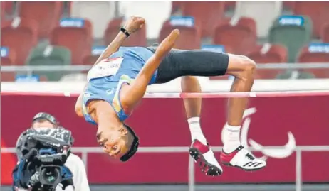  ?? ANI ?? Nishad Kumar on way to winning India’s second silver medal, in the T47 high jump event clearing 2.06m, at the Tokyo Paralympic­s on Sunday.