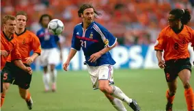  ?? Panoramic ?? Une équipe largement remaniée avait été alignée par Roger Lemerre pour affronter les Pays-Bas à l'Euro 2000.