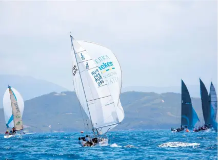  ??  ?? En la foto, una de las regatas internacio­nales que se realizan en Puerto Rico en aguas de Humacao. Además de eventos de velerismo, también se realizan torneos de pesca deportiva.