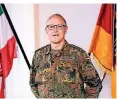  ??  ?? Brigadegen­eral Torsten Gersdorf koordinier­t die Pandemie-Hilfe der Bundeswehr in NRW.