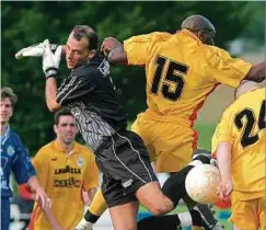  ?? Photo: John Gaspard ?? En 2003, Jonathan Joubert écoeure le F91 avec le CSG. Une prestation qui n’est pas passée inaperçue à Dudelange.