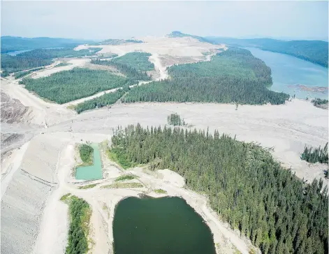  ?? JONATHAN HAYWARD/THE CANADIAN PRESS FILES ?? An aerial view shows the damage caused by a tailings pond breach near the town of Likely, B.C. last August. A submission to the expert panel appointed to investigat­e the breach suggests that the dam’s design was not well suited for facilities in wet...