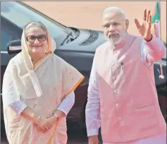  ?? — AFP photo ?? Modi (right) gestures while welcoming Hasina during a ceremonial reception at Presidenti­al house in New Delhi.