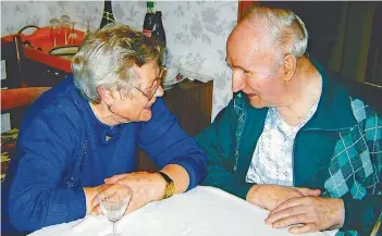  ?? FOTO: FAMILIE ?? 2003 feierten Ella und Josef Barth Diamantene Hochzeit. Zehn Jahre nach ihm ist nun auch sie gestorben.