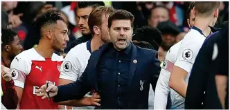  ?? REUTERS ?? Peacemaker: Spurs boss Pochettino attempts to break up the melee