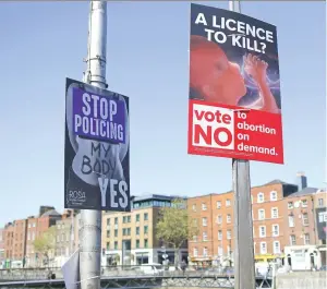  ?? (Peter Morrison/AP/SIPA) ?? Pro and anti-abortion posters on lampposts, in Dublin.