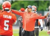  ?? AP FILE PHOTO BY RON SCHWANE ?? Cleveland Browns offensive coordinato­r Todd Haley directs a drill during the team’s organized team activity at its training facility in Berea, Ohio, in early June.