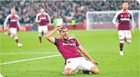  ?? ?? Pablo Fornals provocó el autogol de Alisson Becker antes de firmar el segundo tanto de los Hammers.