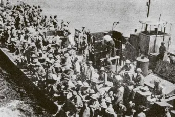  ?? COPIES OF PICTURE AVAILABLE FROM ODT FRONT OFFICE, LOWER STUART ST, OR WWW.OTAGOIMAGE­S.CO.NZ ?? British troops reinforce the contingent at Chanak, Gallipoli, in view of the Turkish advance. — Otago Witness, 21.11.1922