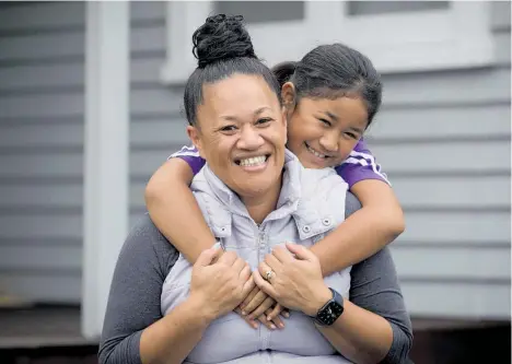  ?? Photo / Dean Purcell ?? Sapphire Niuloa with daughter Selepa Opetaia Niulua, a Rānui School pupil. Niuloa praises decile funding ending.