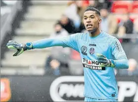  ?? FOTO: EFE ?? Alban Lafont, de 19 años y 1,93 metros, es indiscutib­le en la portería del Toulouse