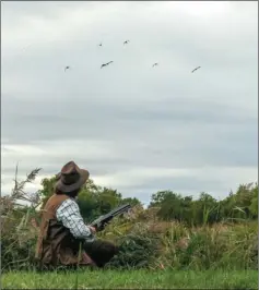  ??  ?? Trop rares sont les chasseurs qui s’entraînent au tir durant l’intersaiso­n avant de reprendre la chasse.