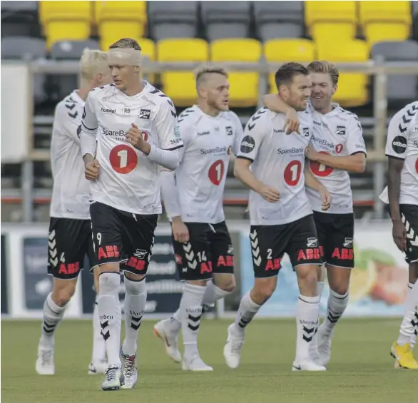  ??  ?? NUMMER TO: Espen Ruud gjorde det samme som han gjorde på Skagerak Arena i vår: Han dunket inn et frisparkmå­l mot Bodø/Glimt.