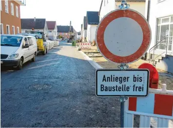  ?? Archivfoto: Jens Carsten ?? Baustelle im Herzen Illertisse­ns: Die Straße „Auf der Spöck“wurde im vergangene­n Jahr mehrere Monate lang saniert. Die An lieger müssen Anteile an die Stadt bezahlen. Manche größere als andere.