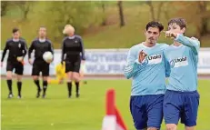  ?? RP-FOTO: ARCHIV/JANICKI ?? Martin Haschke (rechts), der inzwischen im Trainer-Team des 1. FCW steht, agierte diesmal wieder an der Seite von Davide Mangia auf dem Feld.