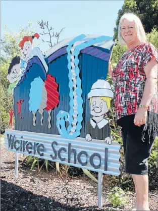  ??  ?? Welcome to school: Not only is it the first day for students at Wairere School but also for new principal Judi Buckley.