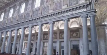 ??  ?? Columnas. La Basílica Santa María Maggiore está dividida en tres naves, por 40 columnas de estilo jónico.