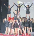  ??  ?? Akrobatisc­hes zeigten die Cheerleade­r der MTG Wangen.