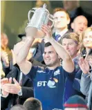  ?? Photo / Getty Images ?? Scotland’s Stuart McInally lifts the Calcutta Cup.