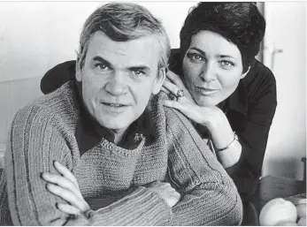 ?? Foto: Falcon ?? Jenom z archivu Milan Kundera se v dokumentu neobjeví, s výjimkou dávných záběrů. Na snímku je s manželkou Věrou, která vždy byla klíčovou osobností v pozadí jeho tvorby.