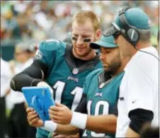  ?? THE ASSOCIATED PRESS FILE ?? Video tablet in hand, Chase Daniel (10) shares some informatio­n with fellow Eagles quarterbac­k Carson Wentz (11) during the Birds’ season-opening win over Cleveland.