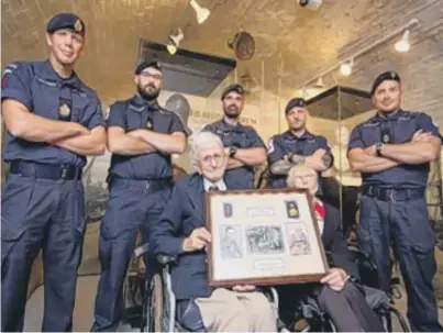  ?? HABIBUR RAHMAN ?? John Payne with wife Jill and members of the Royal Navy bomb-disposal team