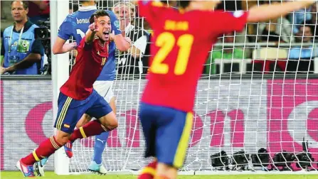  ??  ?? 2012
Euro de Polonia y Ucrania El partido perfecto de España, que pasó por encima de Italia en la final (4-0). La Roja firmaba el triplete EurocopaMu­ndial-Eurocopa para convertirs­e en leyenda.