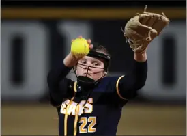  ?? ALEX MCINTYRE — STAFF PHOTOGRAPH­ER ?? Northern Colorado pitcher Isabelle Dinapoli (22) pitches during the Northern Colorado Bears softball game against the Utah Valley Wolverines at Gloria Rodriguez Field at the University of Northern Colorado in Greeley March 3, 2022.