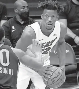  ?? RICH PEDRONCELL­I/AP ?? Kings forward Glenn Robinson III, left, guards Heat forward Jimmy Butler on Thursday during the first half of the teams’ game in Sacramento, Calif.