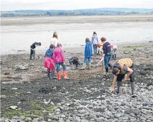  ?? Pictures: Andy Wakelin. ?? Above: youngsters mud digging at Montrose Basin and left: the basin’s visitor centre, which this weekend celebrates its 20th anniversar­y with a series of events.