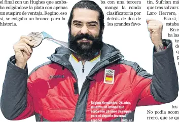  ?? FOTO: AP ?? Regino Hernández, 26 años, muestra un bronce que acaba con 26 años de sequía para el deporte invernal español
