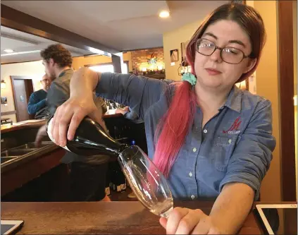  ?? JANET PODOLAK — THE NEWS-HERALD ?? Corrine Schorn pours a glass of M Cellars’ sparkling Brut Rosé.