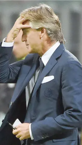  ?? ANSA ?? Roberto Mancini, tra il preoccupat­o e l’incredulo ieri sera a San Siro