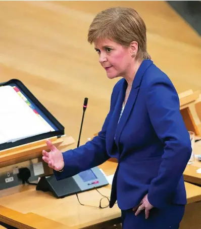  ??  ?? La ministra primera de Escocia, Nicola Sturgeon, en el Parlamento de Edimburgo el pasado 20 de enero