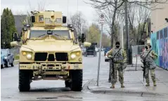  ?? EFE ?? Militares en las calles de Mineápolis.